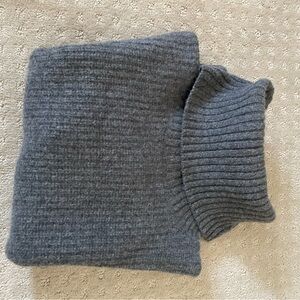 Ralph Lauren Cozy Gray Knit Sweater, fits small to medium